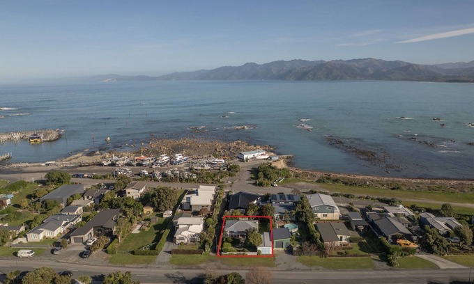 South Bay House | South Bay | Classic Kiwi Bach | Close to Beach - KK48126