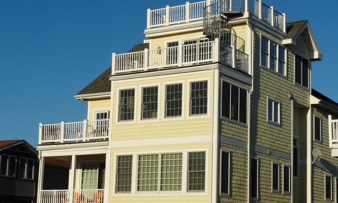 Bethany Beach House | SOUTH BB-CANAL FRONT Walk to Beach-6 BR 7 BA sleeps 16-Pet Friendly Home