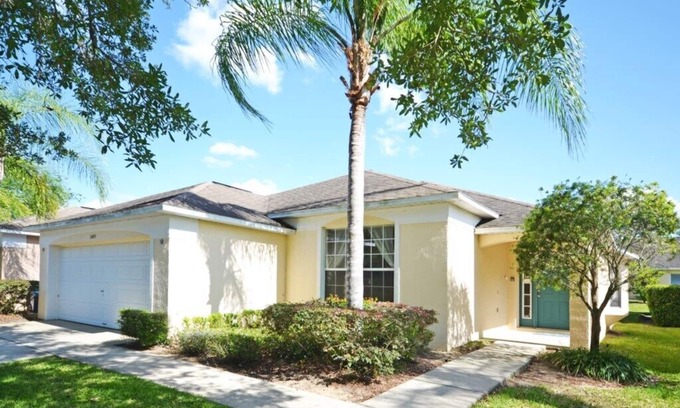 Haines City Villa | South facing pool home with games room - gated community