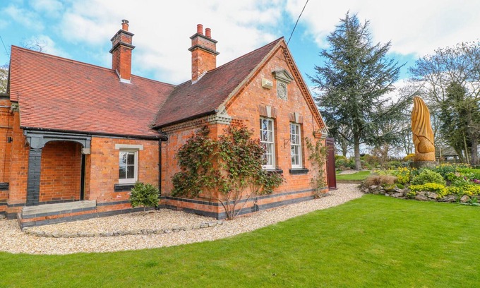 Ashbourne Cottage | SOUTH LODGE - LONGFORD HALL FARM HOLIDAY COTTAGES in Ashbourne