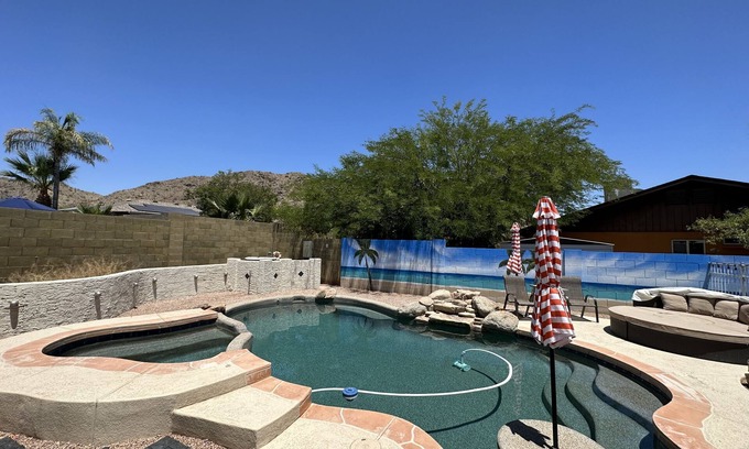 Desert Foothills Estates House | South Mountain-Ahwatukee FREE HEATED Pool and Hot Tub Walk to trails and park.