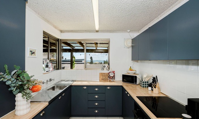 Halls Head Villa | SouthCott Villa · Family-sized Villa - Ocean Views & 5 minute Walk to Beach