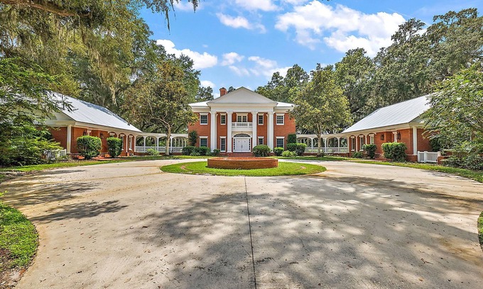 Bushnell House | Southen Oaks Ranch Estate minutes to The Villages