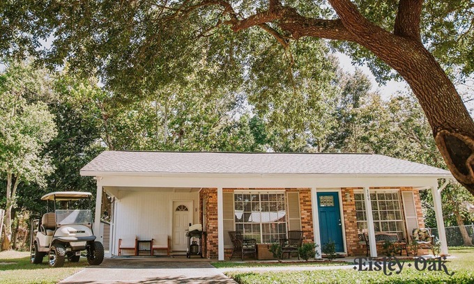 Ocean Springs House | Southern Exposure close to beach & downtown Ocean Springs! Includes GOLF CART!