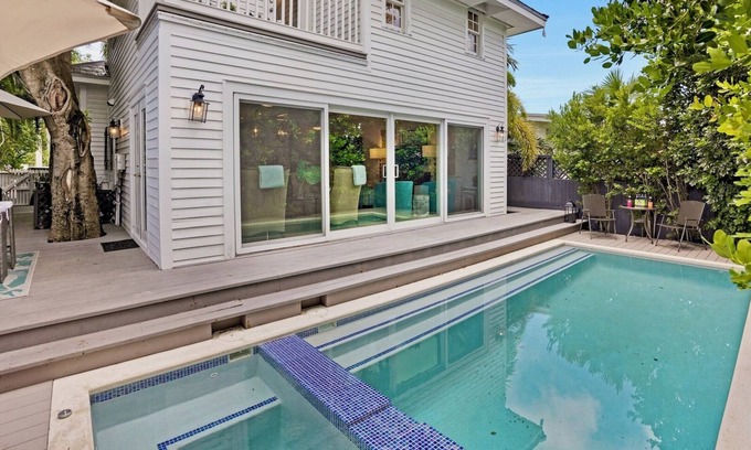 The Meadows House | *SOUTHERN STAR @ THE MEADOWS* Private Home & Pool + LAST KEY SERVICES.