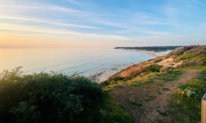 Port Noarlunga South House | Southport Beach House - just a 2 minute walk to the beach !