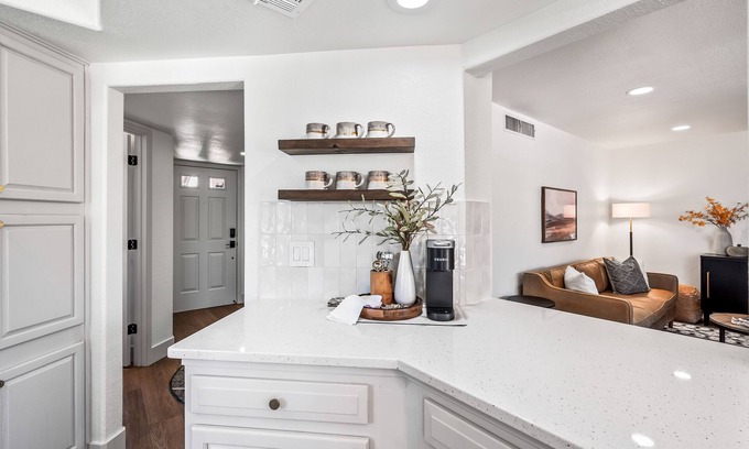 Tucson Condo | Southwestern Style 2 BR Condo w/City & Mountain Views in the Catalina Foothills