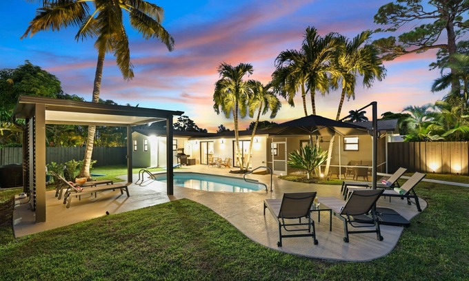 Boynton Beach House | SP: Luxury Delray/Chapel Hill Beach Retreat: Heated Pool, Porch & Ping Pong Fun!