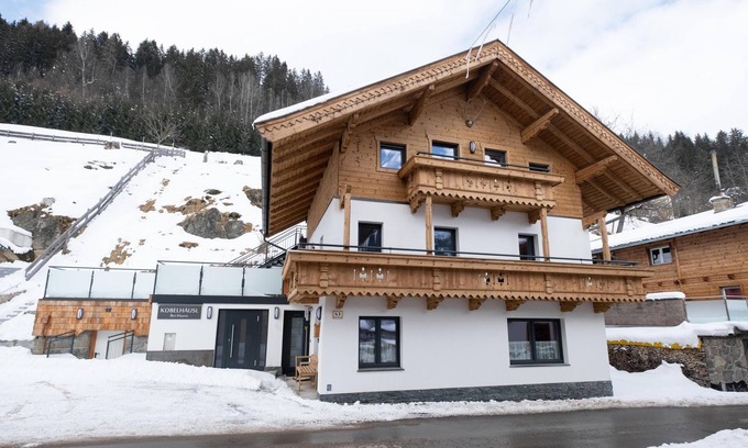 Schonbach House | Spacious holiday home with lots of privacy