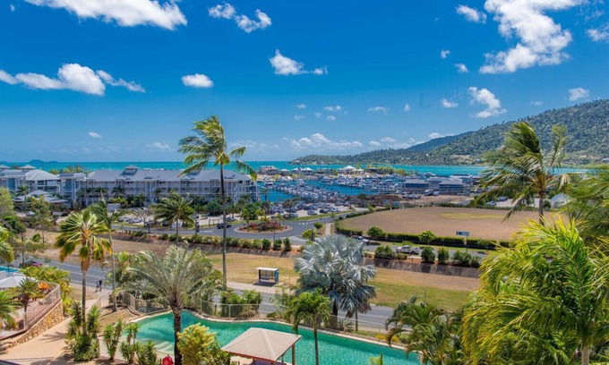 Airlie Beach Apartment | ❤️★Spa Haven ★ 17A ★❤️