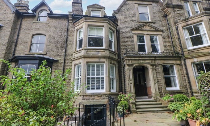 Buxton Cottage | SPA HOUSE, luxury holiday cottage, with open fire in Buxton