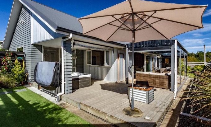 National Park Village House | Spa Pool Serenity - National Park Holiday Home