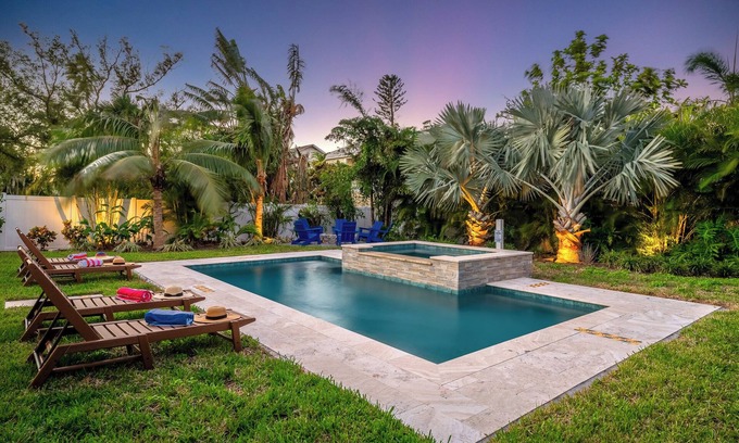 West Bradenton House | Spa! Saltwater Pool! Fire Pit! Games! 5BR Haven!
