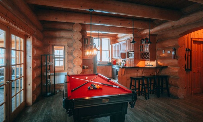 Fiddler Lake Resort Ski Chalet | SPA/Sauna/Exterior Pool/Lake/Monopoly