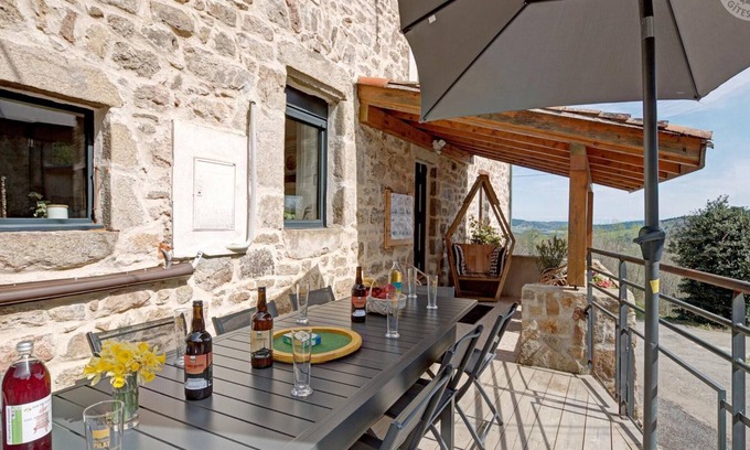 Saint-Julien-Molin-Molette Cottage | Spacious cottage with private suites, near nature