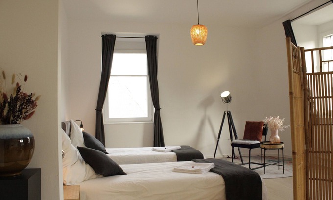 Frohnhausen Apartment | Spacestays Designer Apartment for Five