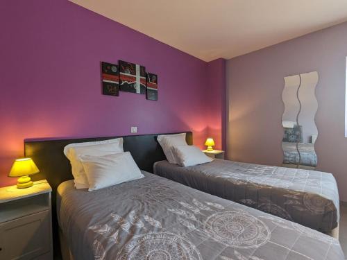 Neuvy-Saint-Sepulchre Bed & Breakfast | Spacieuse Chambre avec Salle d'Eau Privée à Louer dans Maison d'Hôtes Contemporaine - FR-1-591-606