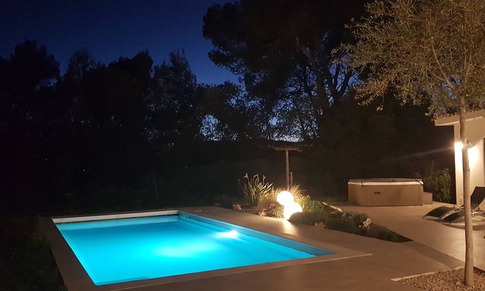 Cuers Villa | Spacieuse Villa Contemporaine Avec Piscine Privée à 30mn des Plages - au Calme