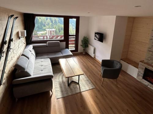 Macot-la-Plagne Apartment | Spacieux appart rénové, 3 pièces + cabine, proche pistes, 8 pers, animaux admis - FR-1-181-1913