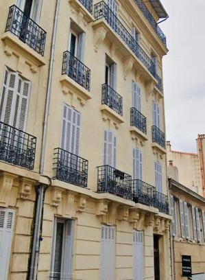 6th Arrondissement Apartment | Spacieux appartement T4 avec cours privée
