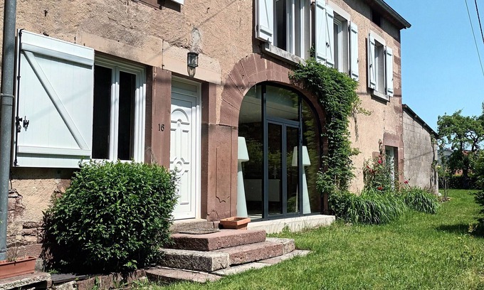 Aillevillers-et-Lyaumont Cottage | Spacious characterful gîte for 15 in Aillevillers with garden