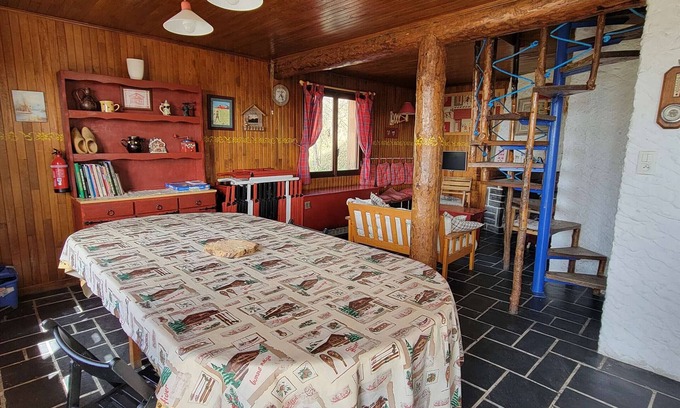 Saint-Michel-de-Chaillol Ski Chalet | Spacious Chalet for 18 with Garden, 7 Bedrooms, Pet-Friendly, TV, Fireplace - St. Michel de Chaillol