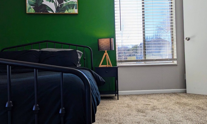 Overland Park Apartment | Spacious 1 Bedroom Suite w/ Pool