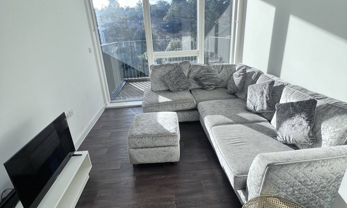Ladywell Apartment | Spacious 1 Bedroom Apartment