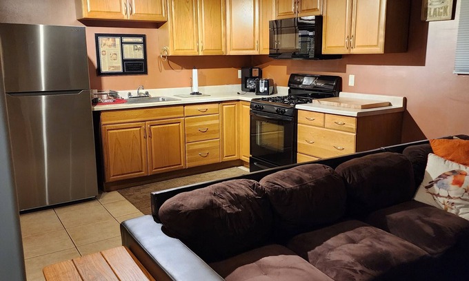 West University Apartment | Spacious 1 bedroom, free wifi, laundry, kitchen. Walk to UNR and Casinos.