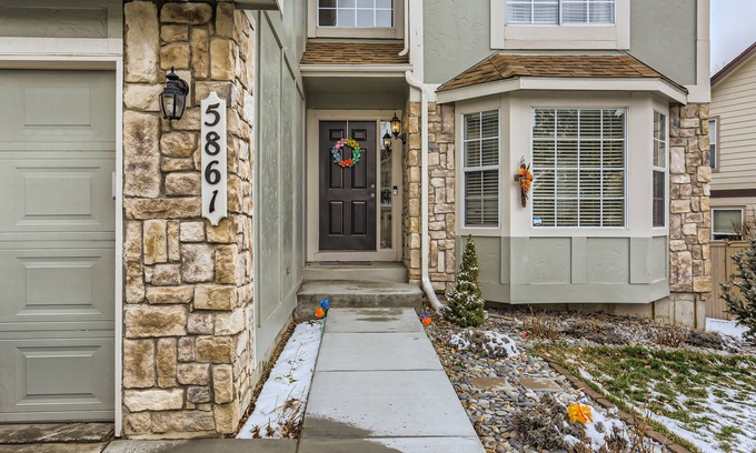 The Meadows House | Spacious 1-bedroom basement apartment with WiFi, AC in fabulous Castle Rock