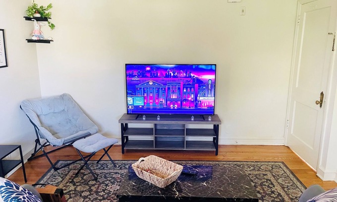 Cheltenham Apartment | Spacious 1BR Near Philly | Quiet, Comfy, Free Parking, Text us for Discount
