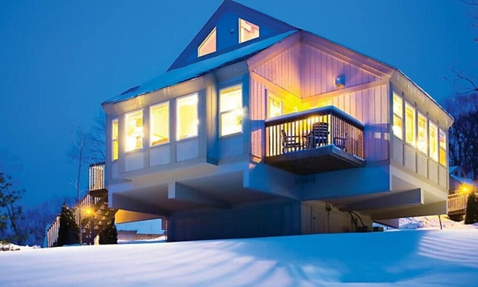 Wisconsin Dells Resort | Spacious 2 Bedroom Deluxe Timber Suites at Christmas Mountain