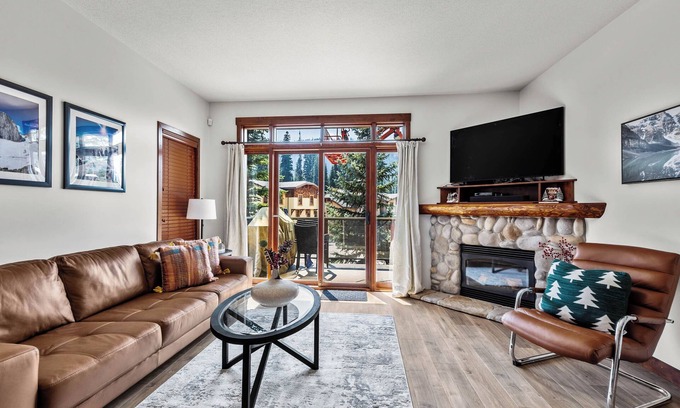 Sun Peaks House | Spacious 2 Bedroom, 3.5 Bathroom Townhome, Short Walk to Village center, and Ski in & Ski out