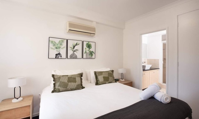 East Perth Apartment | Spacious 2 Bedroom Pool & Gym PerthCBD,Optus,WACA