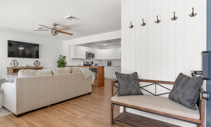 Myrtle Beach House | Spacious 2 bedroom just a 2 min walk to the beach!