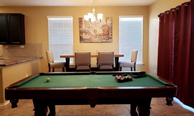 Southside House | Spacious 2 Story Corner Home (Lackland AFB BMT)