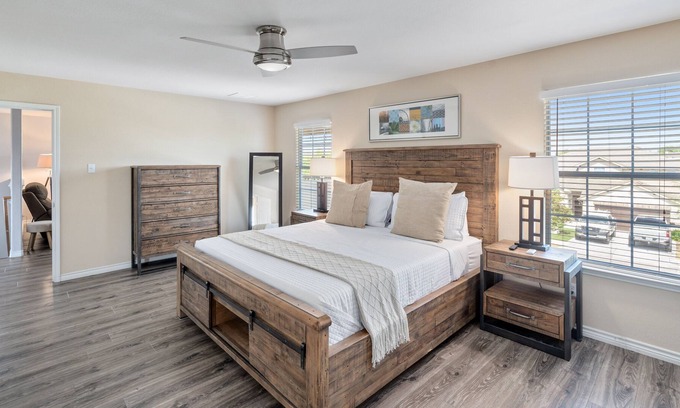 Manor House | Spacious 2-story Home, King Bed, wi-fi, 2-Car Garage