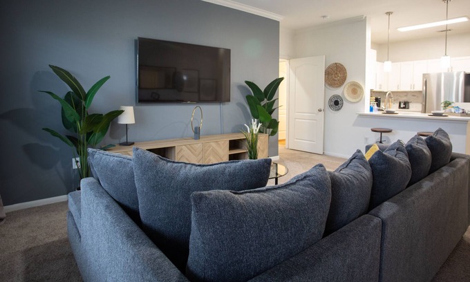 Kingwood Apartment | Spacious 2bed room and 2 full bathrooms