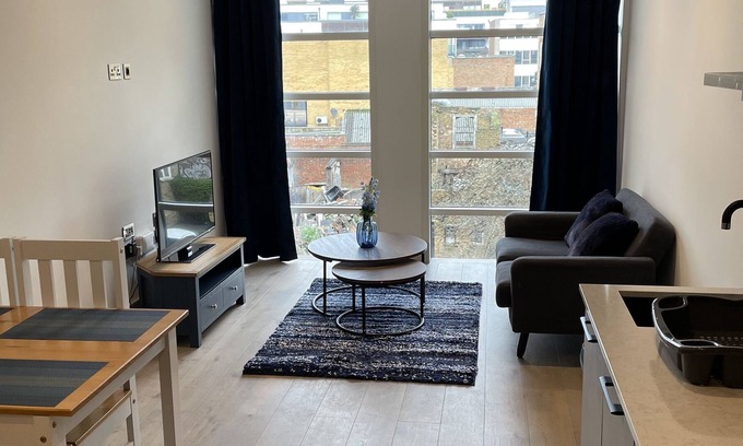 Larkhall Apartment | Spacious 2Bedroom & 2bathroom in the heart of London