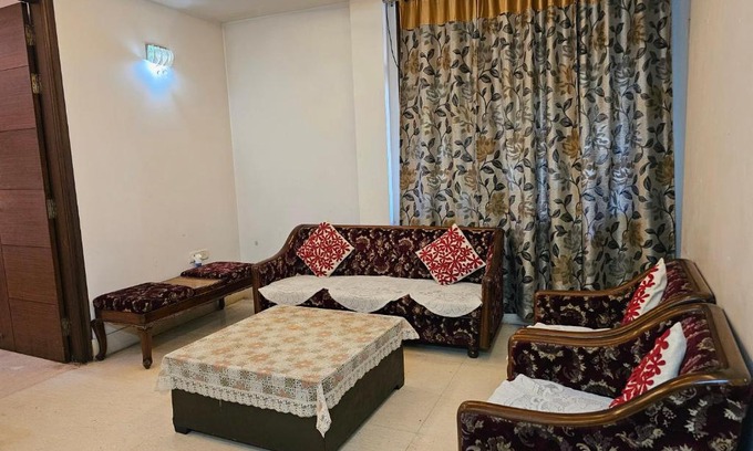 Lajpat Nagar Apartment | Spacious 2bhk apartment!