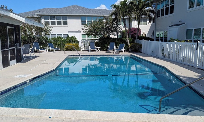 Park Shore Condo | Spacious 2BR, 2BA condo in beautiful Park Shore in Naples. West of US41.