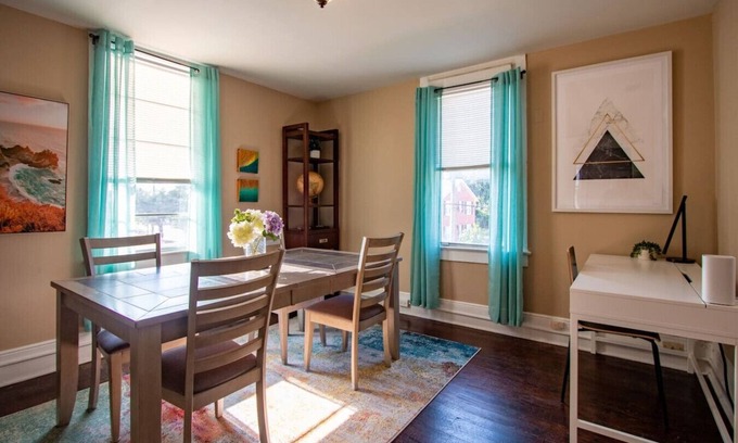 San Marco House | Spacious 2BR Retreat in San Marco – Walk to River, Square & Dining