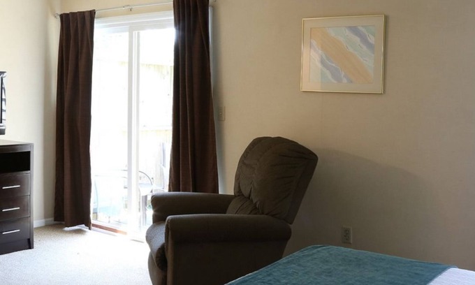 Cheat Lake House | Spacious 2BR Townhouse Short Ride Away from Mountainview Golf Course