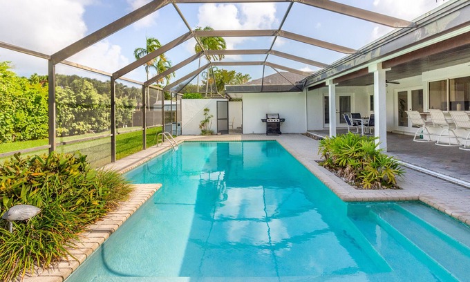 Palmetto Bay House | Spacious 3 Bed/2.5Bath Miami Home w/ pool!