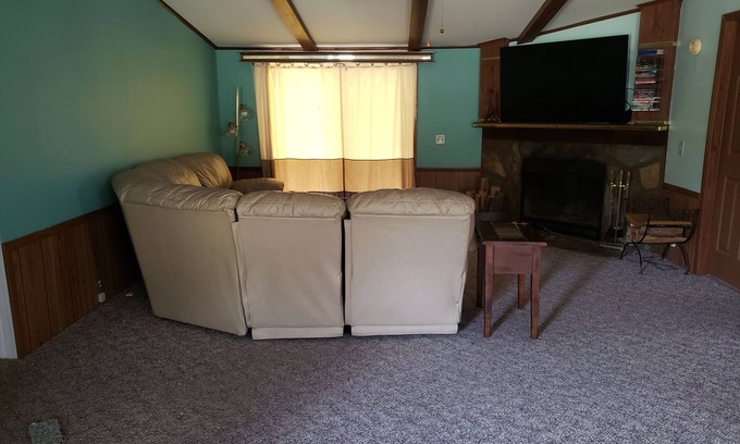 Golconda House | Spacious 3 bed 2 bath located near Dixon Springs State Park