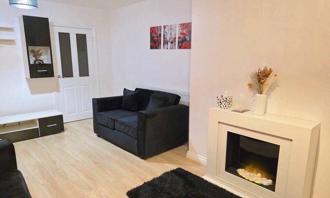 Middlesbrough House | Spacious 3 Bed 2 Baths Free WiFi Central Location