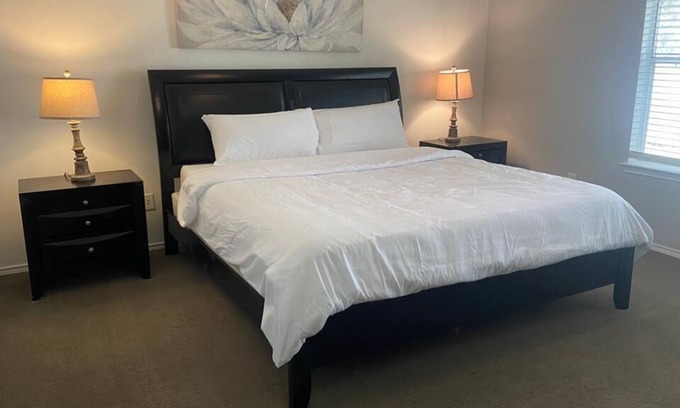 College Park House | Spacious 3 bed/2 bath House in The Woodlands, TX