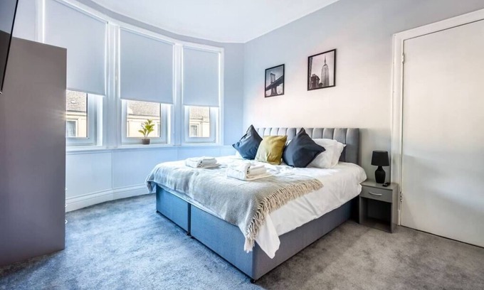 Wishaw Apartment | Spacious 3 bed apartment in Wishaw