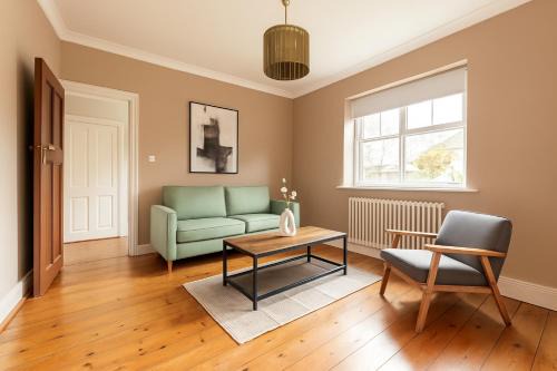 West Putney Apartment | Spacious 3 Bed Flat Putney