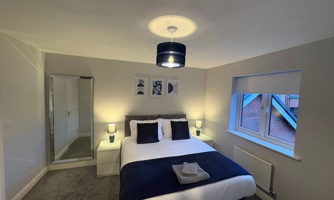 Hartwell House | Spacious 3-Bed House with Parking and Garden